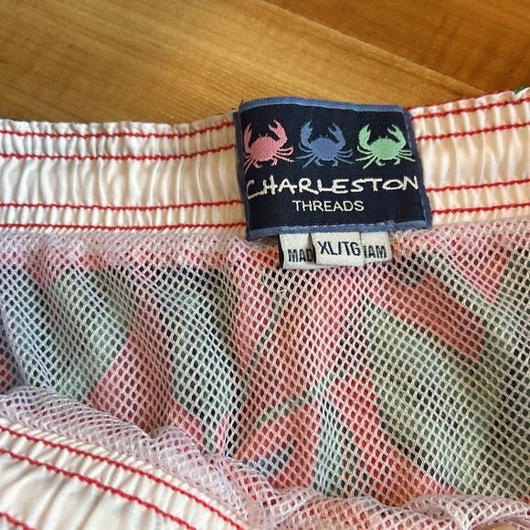 Charleston Threads birds of paradise pattern swim shorts width liner size xl - Picture 2 of 3